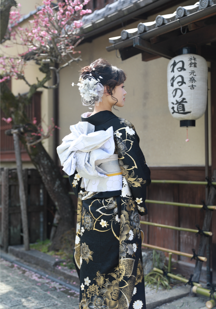 Traveler in beautiful kimono overlooking Kiyomizu-dera temple in autumn