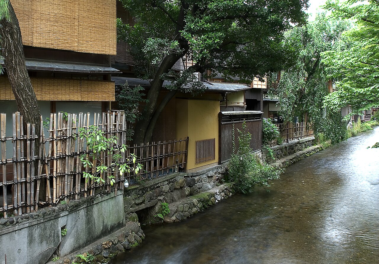 Shirakawa canal in Gion, with the backs of ochaya teahouses