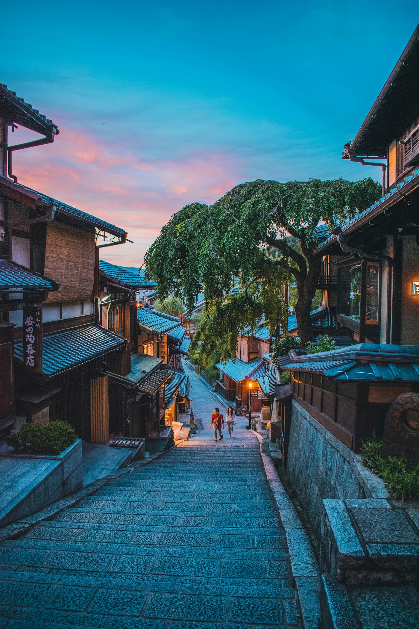Traditional wooden townhouse street on the Sannenzaka slopes in Higashiyama