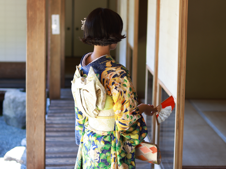 Kyoto kimono rental guide for foreigners finding authentic silk