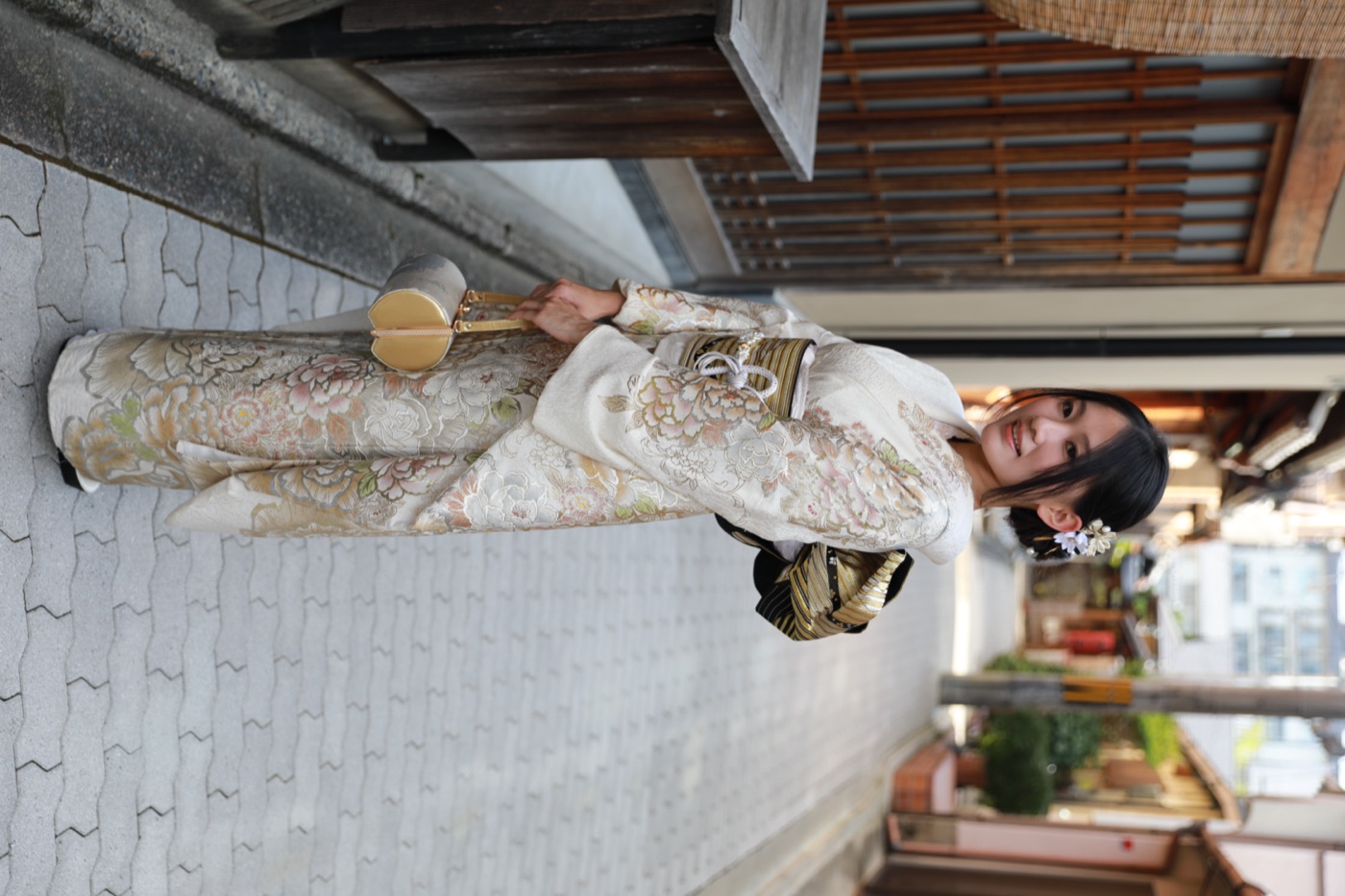 White furisode kimono in silk, available for rental at Kanwa Kyoto