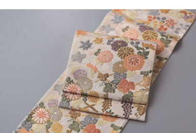 Nishijin-ori premium silk fabric weaving detail in Kyoto