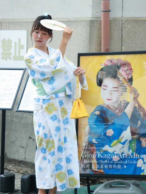 Foreign traveler wearing a lightweight summer cotton yukata walking in Kyoto Gion district